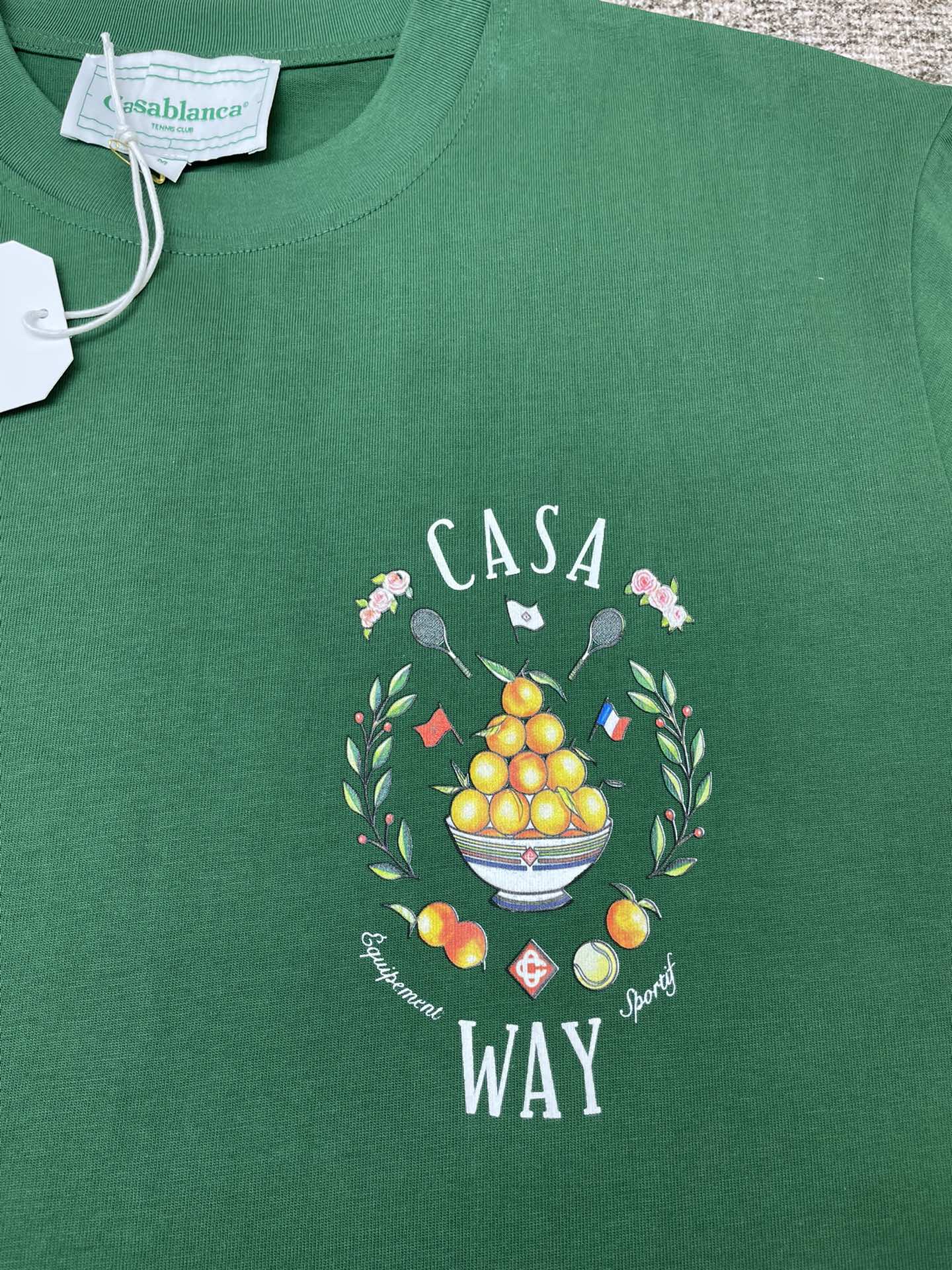 💴75
CASABLANCA短袖T恤                                                                                                        原版开发 采用250克高密度双纱纯棉面料 上身柔软舒适
进口设备 原版印花 色彩鲜艳清晰 
国内一线品牌代工厂代工 做工无可挑剔