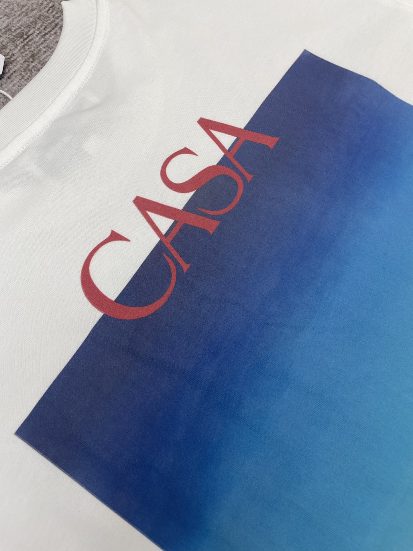 P65
新款卡萨布兰卡CASABLANCA短袖T恤 原版开发 采用250克高密度双纱纯棉面料 上身柔软舒适
进口设备 原版印花 色彩鲜艳清晰 
国内一线品牌代工厂代工 做工无可挑剔