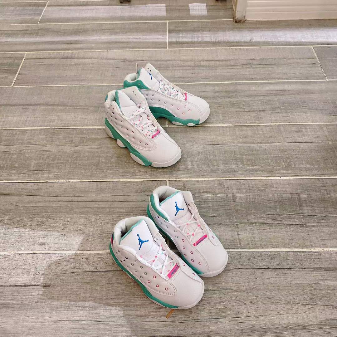 图片[5]-福利特 Air jordan 13童鞋来啦✨，和正pin同工厂🏭，细节做工好到爆炸💥今年开挂乔丹鞋再次袭来爆款，超级炫酷，上脚超帅气👊🏻，也是无敌百搭，代工厂正品专gui货，质量随意对比🆚，采用软头层皮材质，鞋身立体感十足❗，鞋口护垫+ 超耐磨防滑鞋底，可以保护宝宝娇嫩的小脚丫🦶️ ，它不只是一双潮鞋，穿上它更是一种情怀🔥！尺码见最后一张图-选品中心