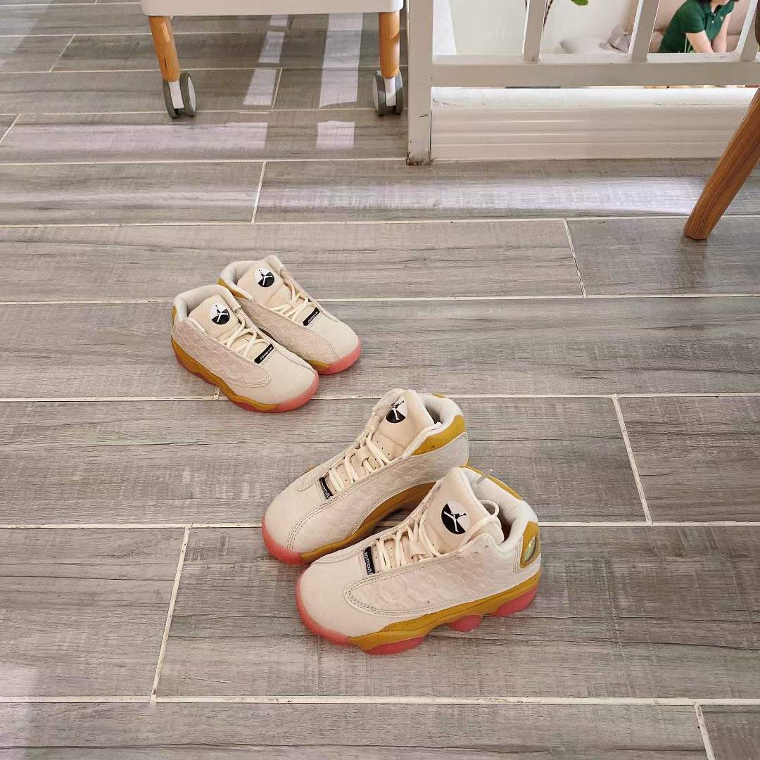 图片[8]-福利特 Air jordan 13童鞋来啦✨，和正pin同工厂🏭，细节做工好到爆炸💥今年开挂乔丹鞋再次袭来爆款，超级炫酷，上脚超帅气👊🏻，也是无敌百搭，代工厂正品专gui货，质量随意对比🆚，采用软头层皮材质，鞋身立体感十足❗，鞋口护垫+ 超耐磨防滑鞋底，可以保护宝宝娇嫩的小脚丫🦶️ ，它不只是一双潮鞋，穿上它更是一种情怀🔥！尺码见最后一张图-选品中心