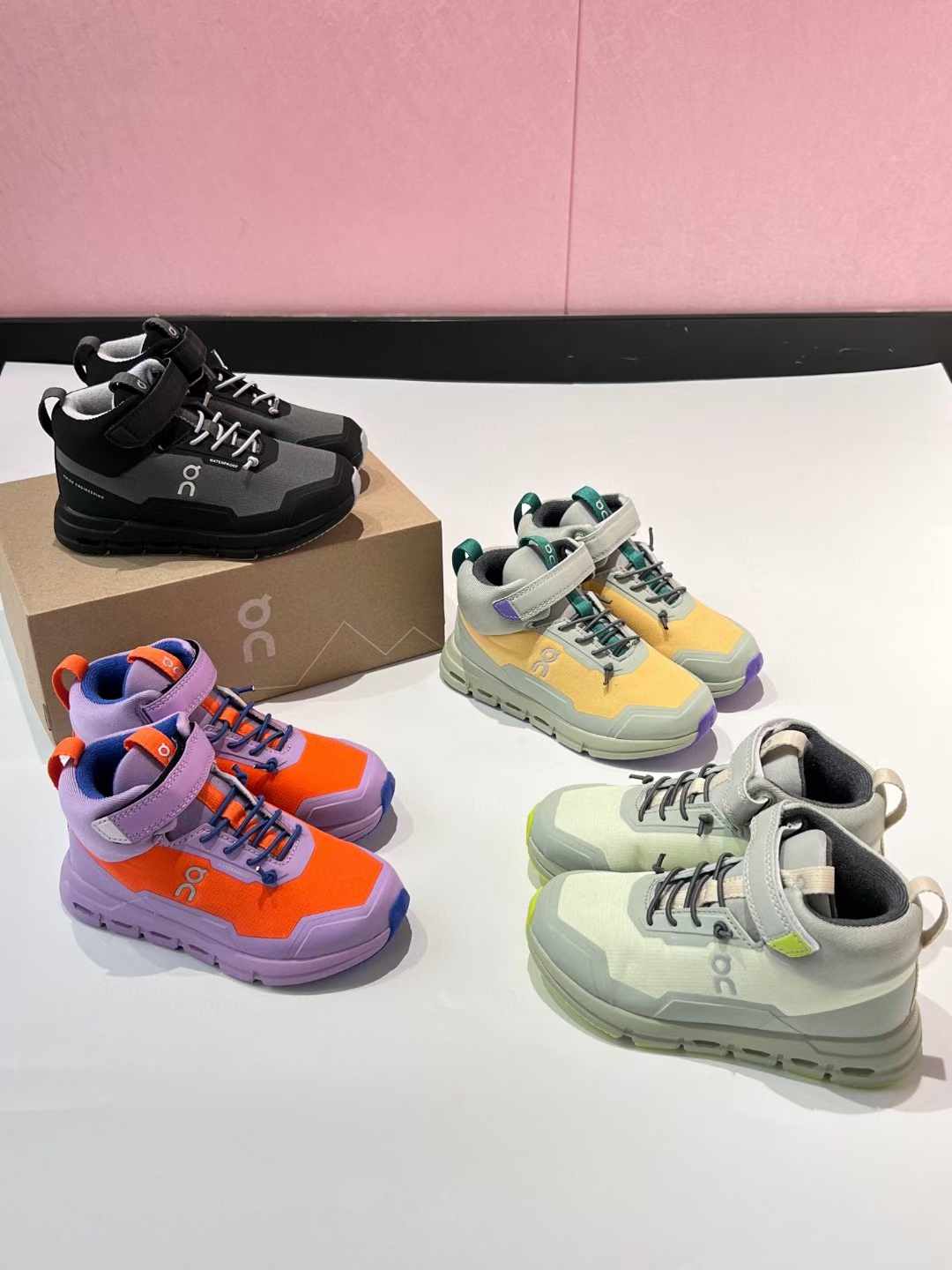 昂跑秋冬新款中帮儿童运动鞋 尺码：26-37码 小众的昂跑系列On🔥 超轻超软的云朵大底 魔术贴➕松紧带设计，穿脱超方便✌🏻 中帮款式，保护稚嫩脚踝🦶 橡胶耐磨防滑大底，脚感不言而喻☁️-选品中心