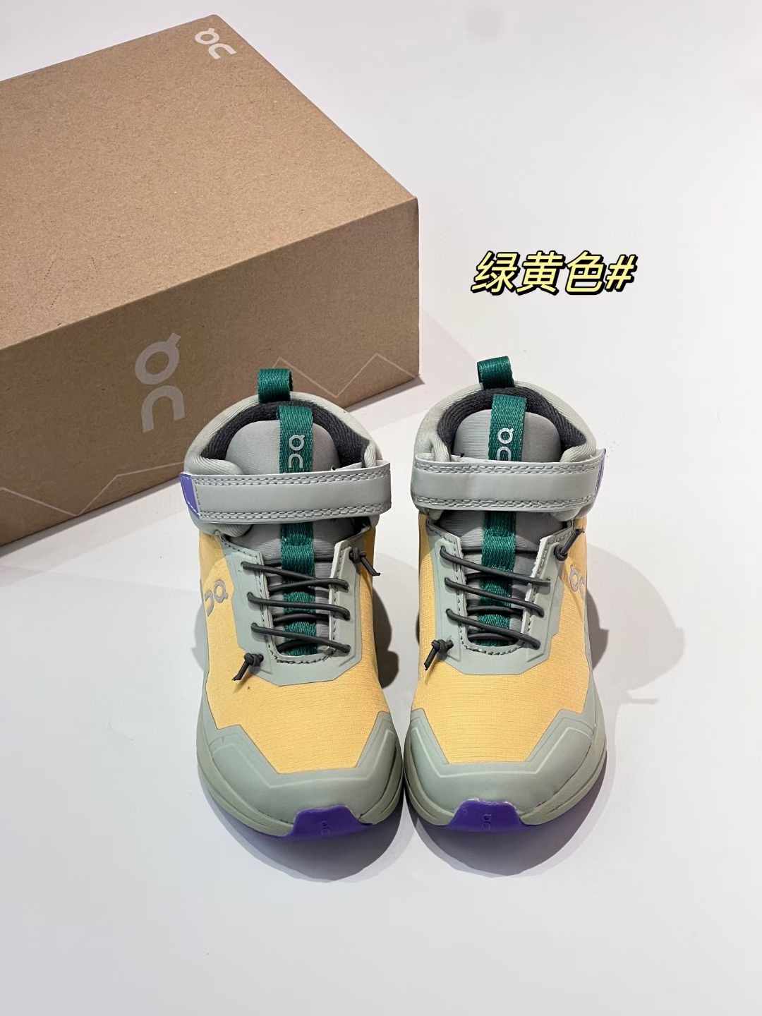图片[5]-昂跑秋冬新款中帮儿童运动鞋 尺码：26-37码 小众的昂跑系列On🔥 超轻超软的云朵大底 魔术贴➕松紧带设计，穿脱超方便✌🏻 中帮款式，保护稚嫩脚踝🦶 橡胶耐磨防滑大底，脚感不言而喻☁️-选品中心