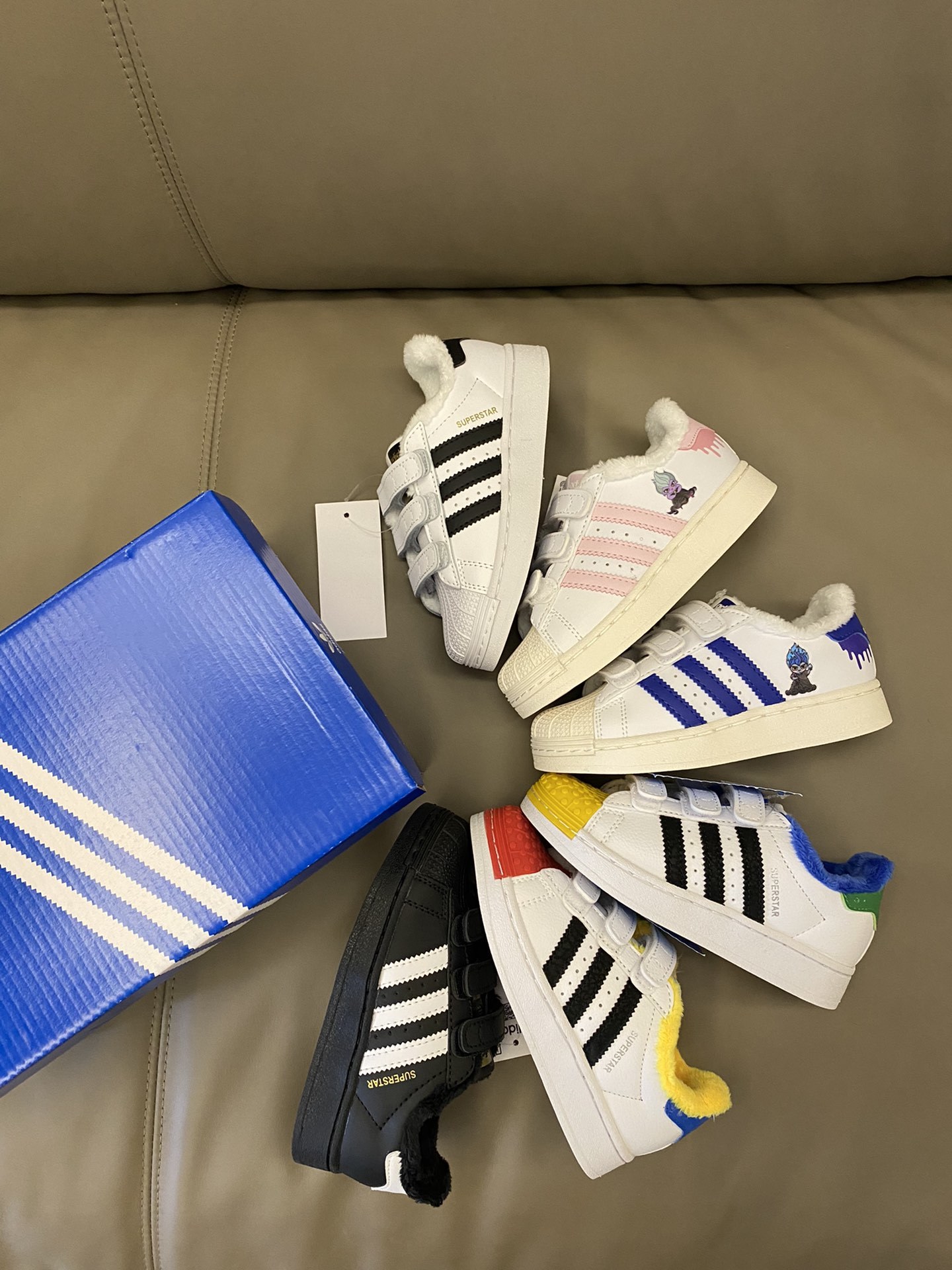 图片[2]-【加绒贝壳头儿童魔术贴板鞋 22-37码 经典金标贝壳头款式🆕加绒加厚超级贴心💓魔术贴设计，穿脱超级方便✔️耐磨防滑橡胶大底，脚感超赞👍🏻-选品中心