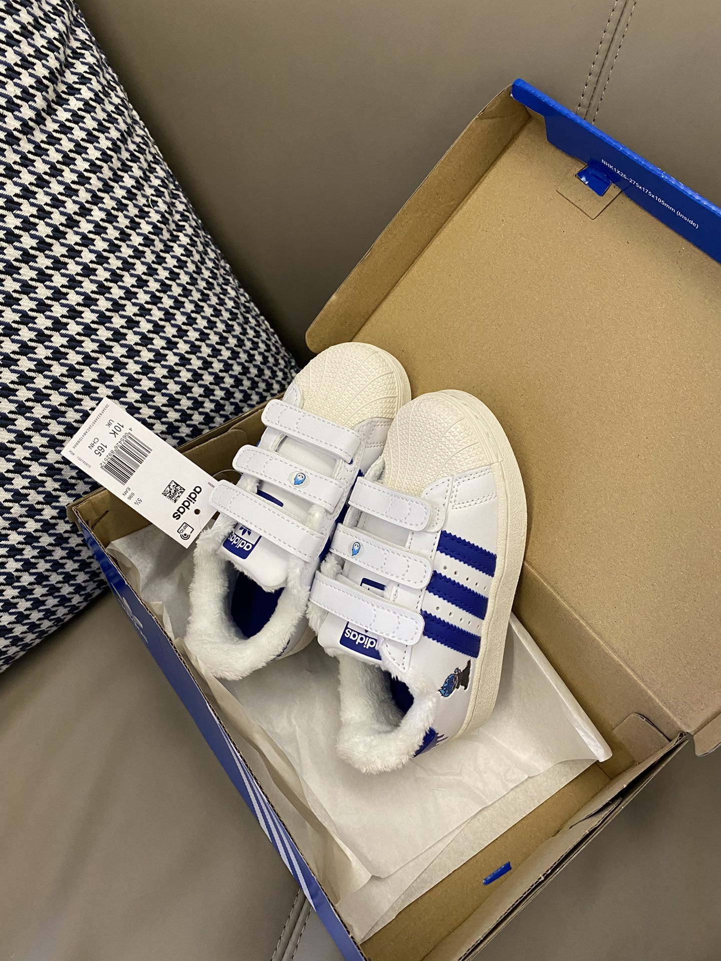 图片[3]-【加绒贝壳头儿童魔术贴板鞋 22-37码 经典金标贝壳头款式🆕加绒加厚超级贴心💓魔术贴设计，穿脱超级方便✔️耐磨防滑橡胶大底，脚感超赞👍🏻-选品中心