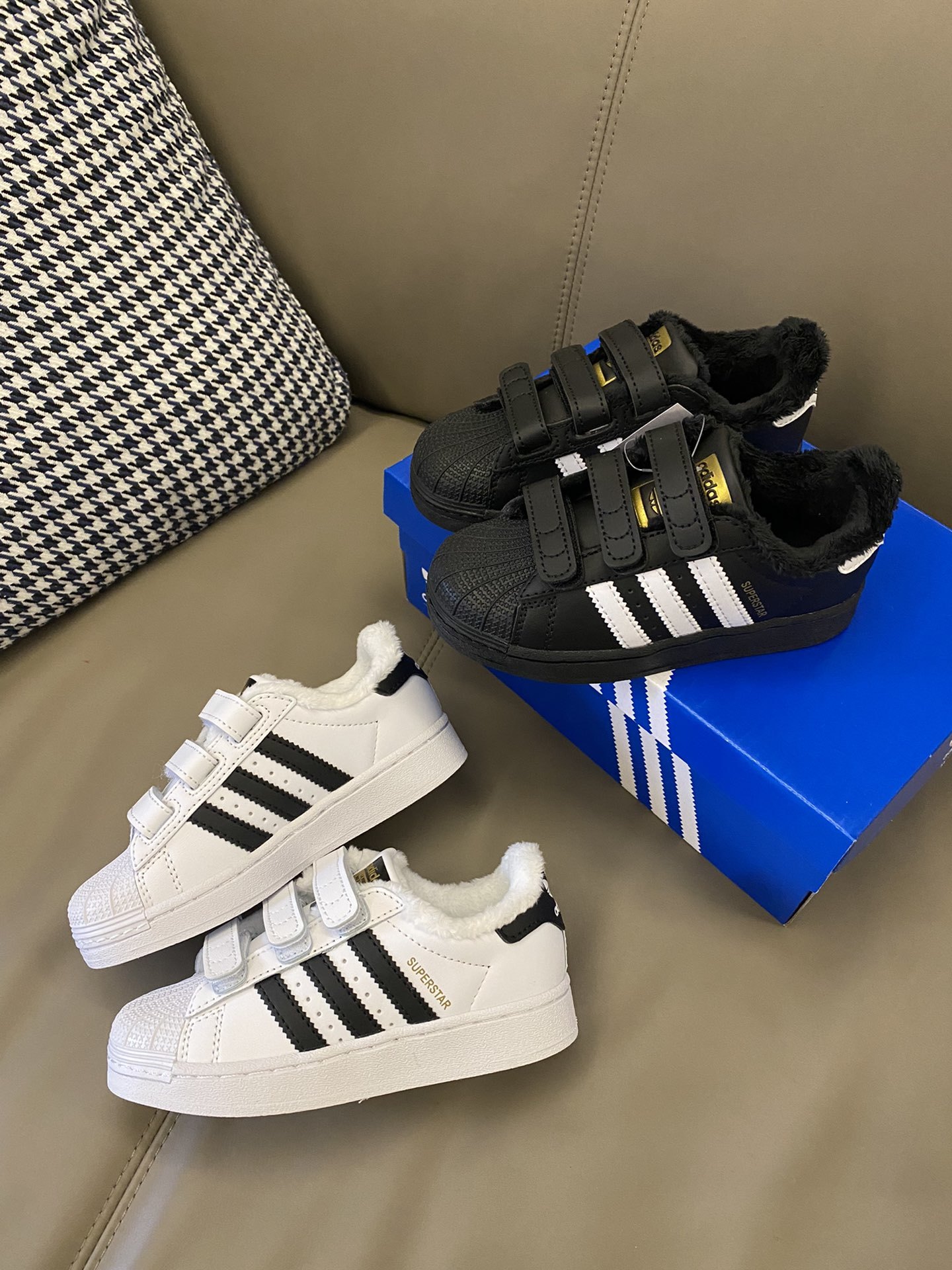 图片[7]-【加绒贝壳头儿童魔术贴板鞋 22-37码 经典金标贝壳头款式🆕加绒加厚超级贴心💓魔术贴设计，穿脱超级方便✔️耐磨防滑橡胶大底，脚感超赞👍🏻-选品中心