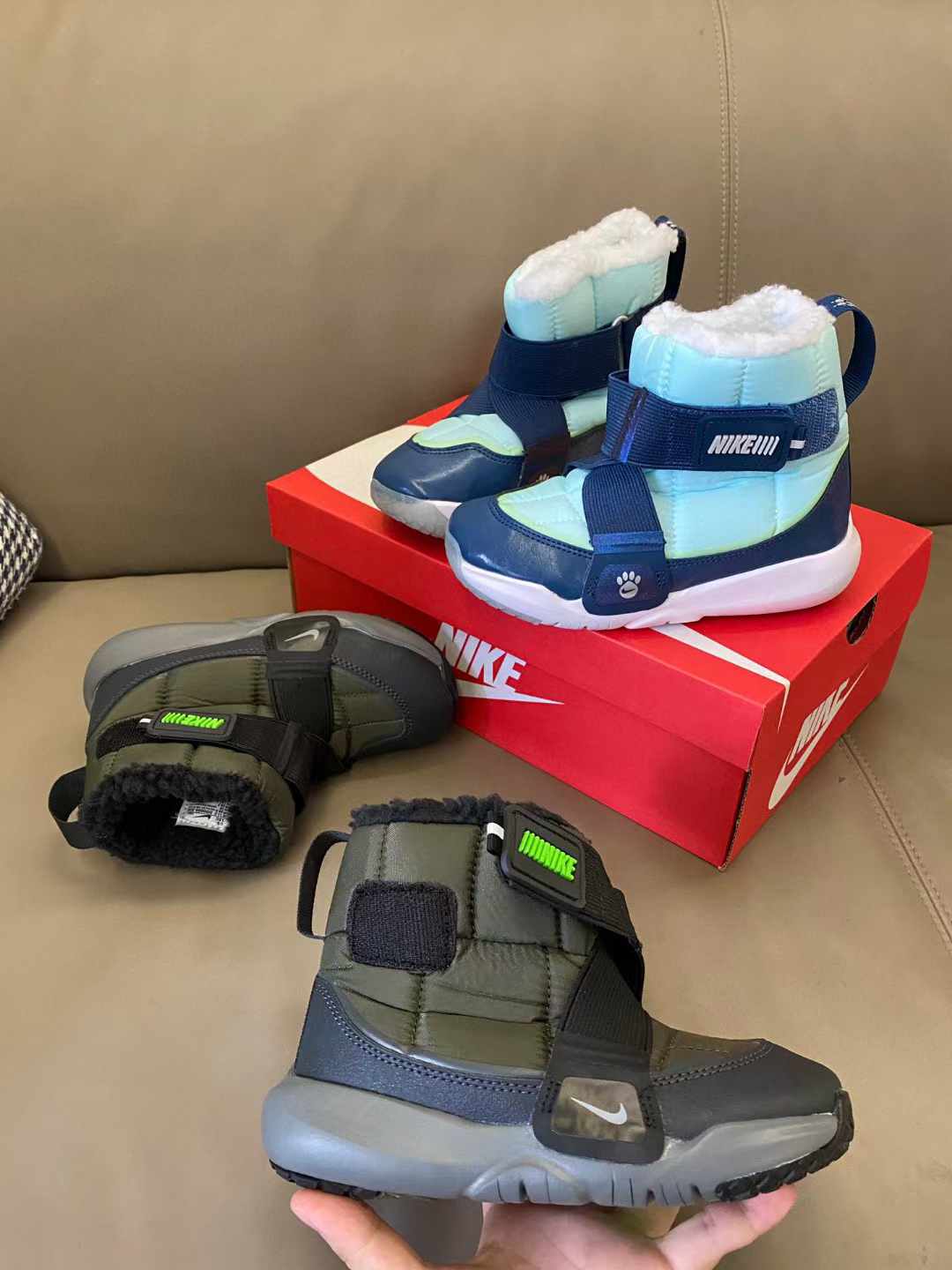 图片[6]-原图直出⭐️ 这款靴子鞋口超宽，小脚轻松滑入😎带子交叉设计确保安全贴好脚面🦶🏻这个冬天真的不能错过它😍羊羔绒的内里无敌舒适-选品中心