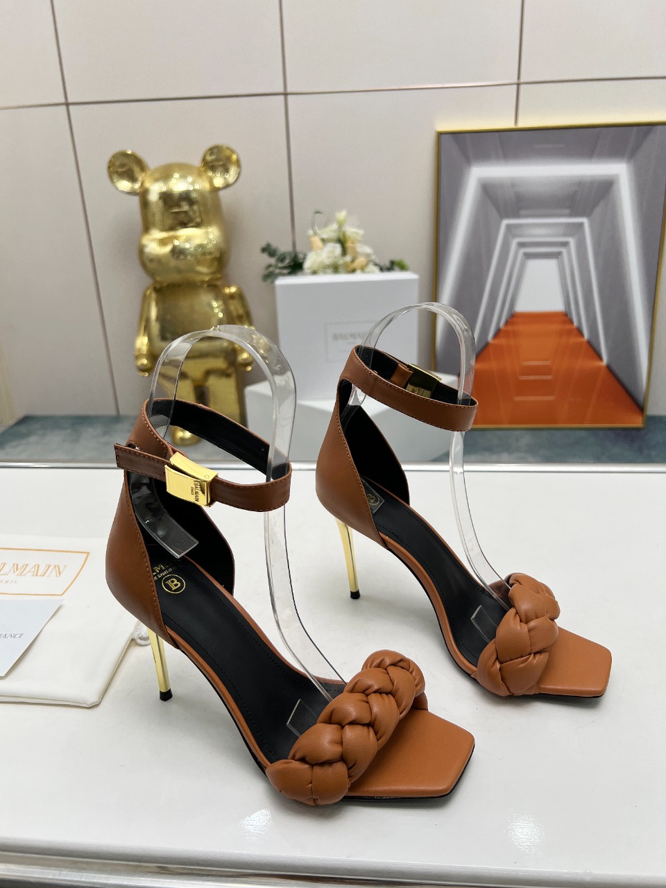 *巴尔曼2024春夏最新款走秀时装高跟凉鞋ʚɞ品牌巴尔曼由法国时装设计师皮埃尔.巴尔曼先生创立于1945