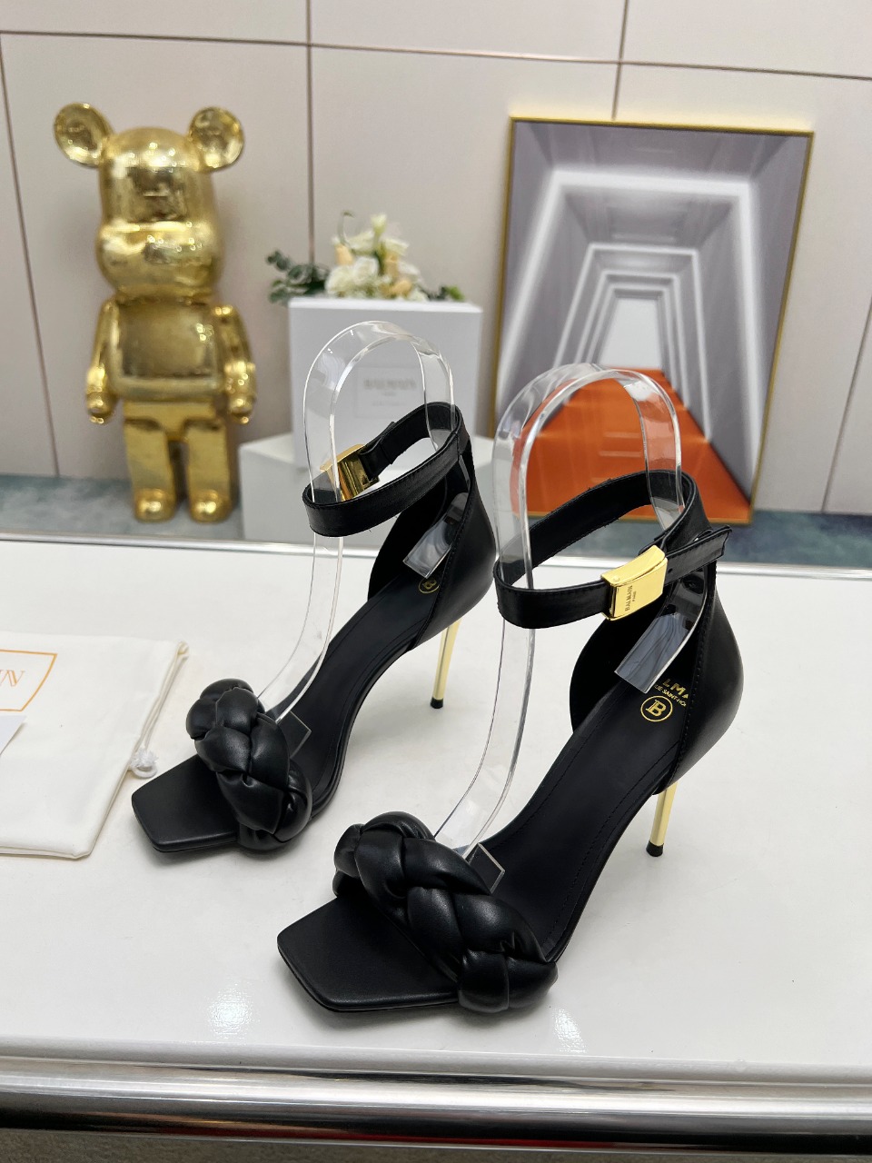 *巴尔曼2024春夏最新款走秀时装高跟凉鞋ʚɞ品牌巴尔曼由法国时装设计师皮埃尔.巴尔曼先生创立于1945