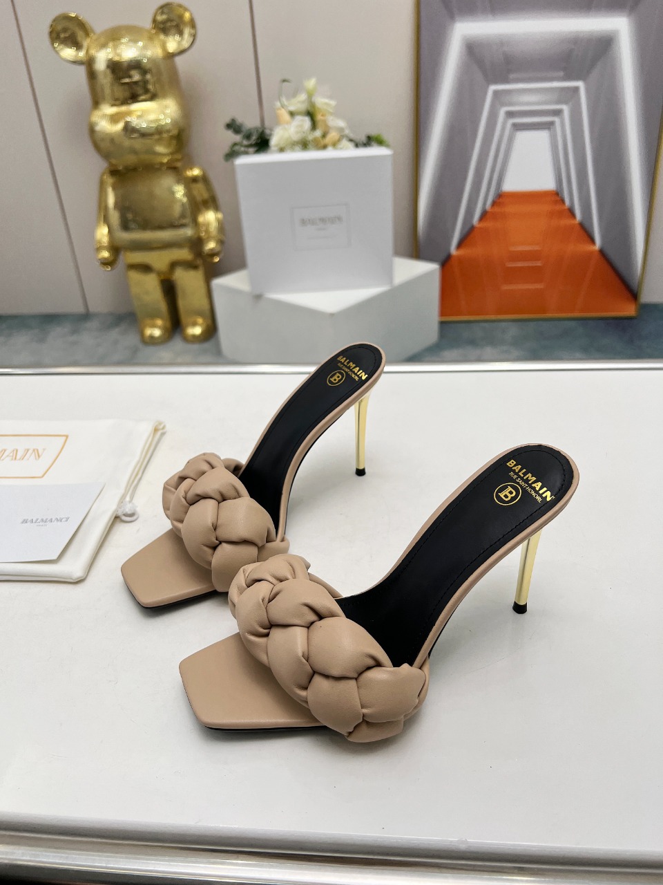 *巴尔曼2024春夏最新款走秀时装高跟拖鞋ʚɞ品牌巴尔曼由法国时装设计师皮埃尔.巴尔曼先生创立于1945