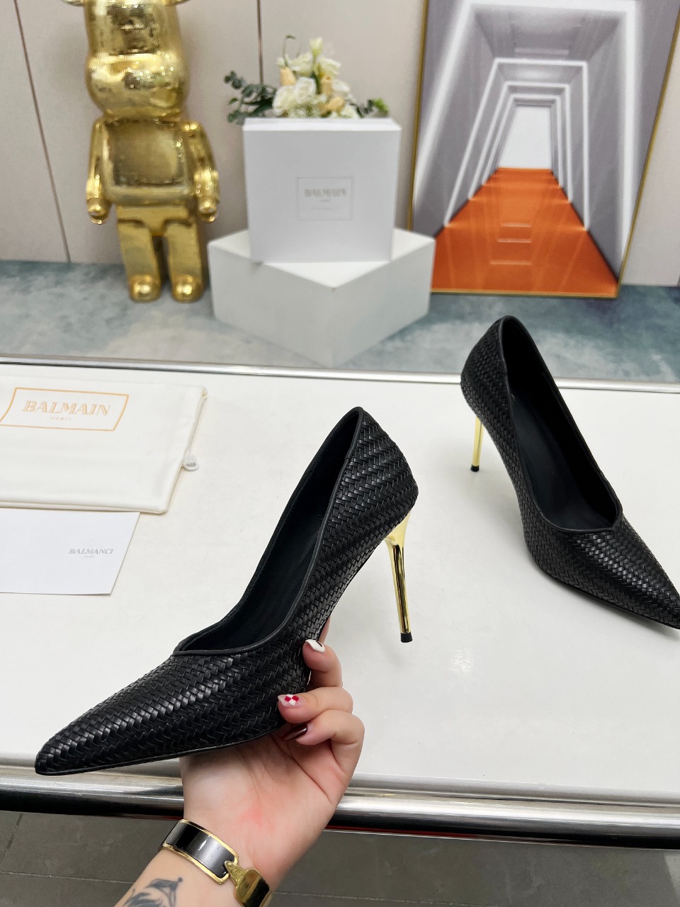 *巴尔曼2024春夏最新款走秀时装高跟单鞋ʚɞ品牌巴尔曼由法国时装设计师皮埃尔.巴尔曼先生创立于1945