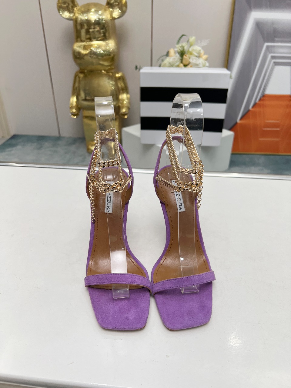 Aquazzura2024野性时尚风爆闪还精致夜场必备黄金色的链条装饰的鞋面霸气又时尚妥妥的御姐范儿特别