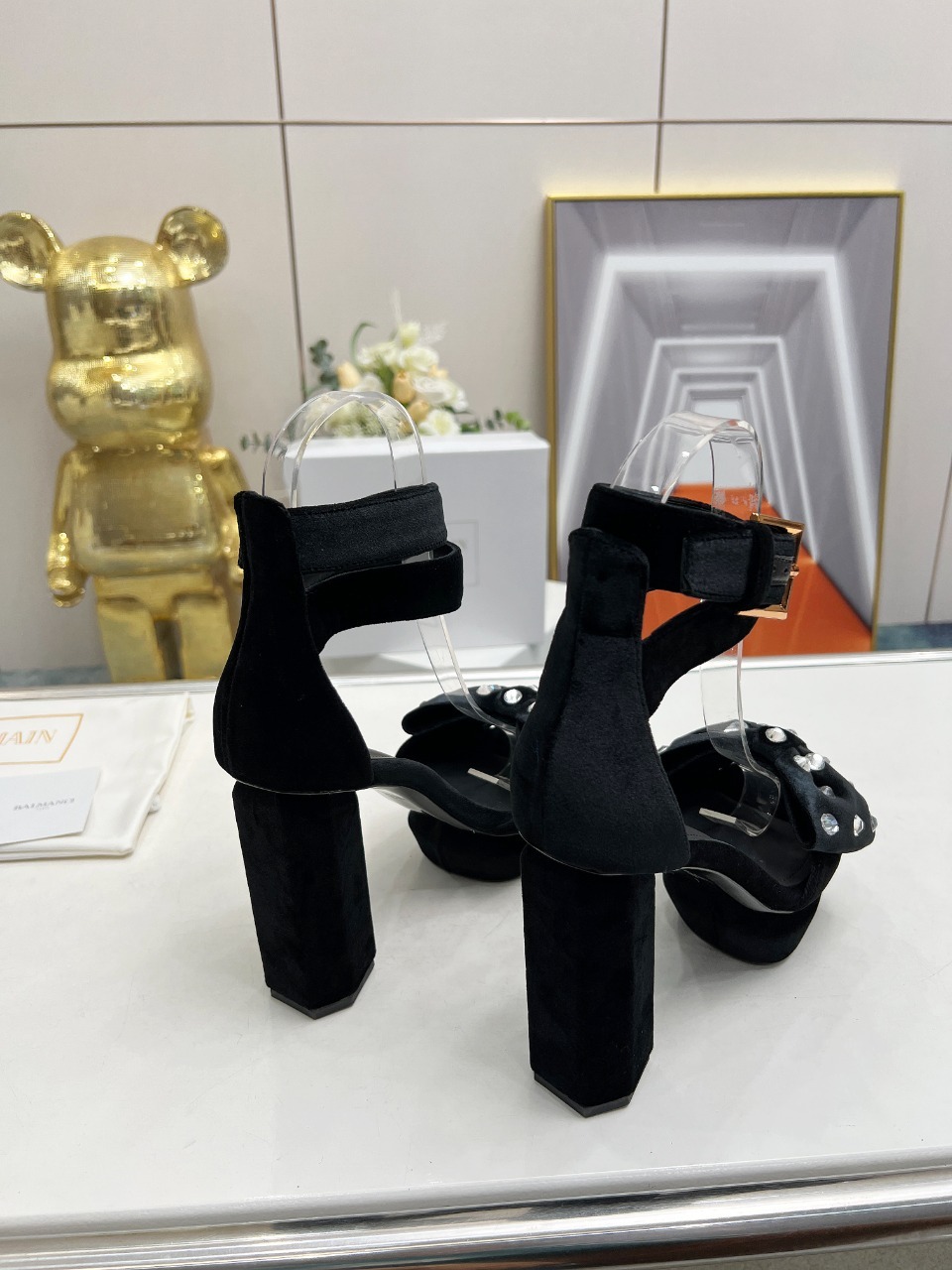 *巴尔曼2024春夏最新款走秀原版韩国绒水钻高跟凉鞋ʚɞ品牌巴尔曼由法国时装设计师皮埃尔.巴尔曼先生创立