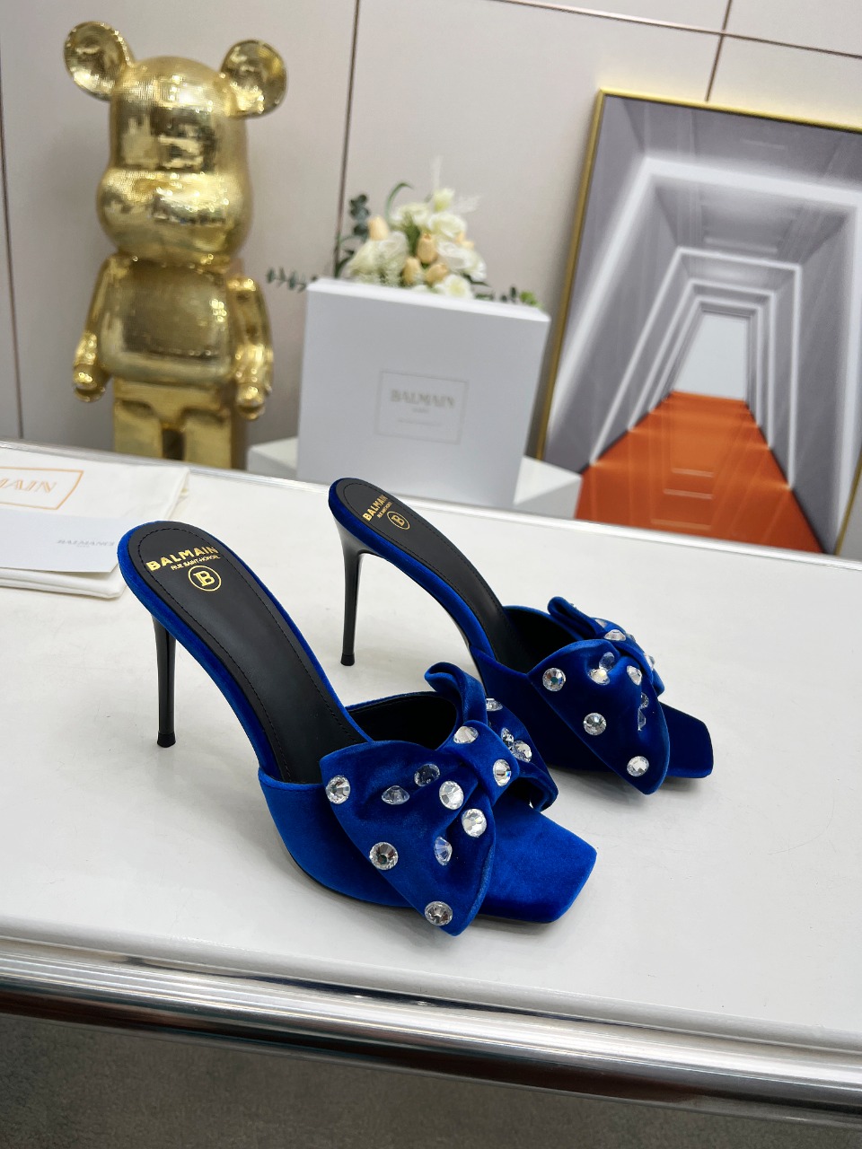 *巴尔曼2024春夏最新款走秀原版韩国绒水钻高跟拖鞋ʚɞ品牌巴尔曼由法国时装设计师皮埃尔.巴尔曼先生创立
