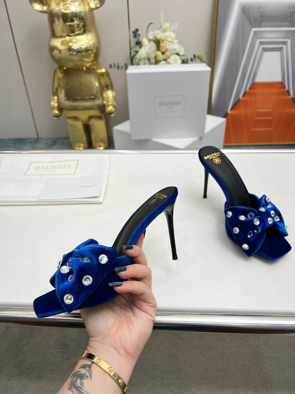 *巴尔曼2024春夏最新款走秀原版韩国绒水钻高跟拖鞋ʚɞ品牌巴尔曼由法国时装设计师皮埃尔.巴尔曼先生创立