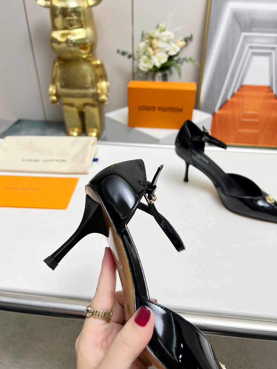 最新L️家专柜最新走秀款凉鞋官网系列同步更新完美楦型+LV新元素扣子设计女人味十足高贵气质原版倒模楦型极