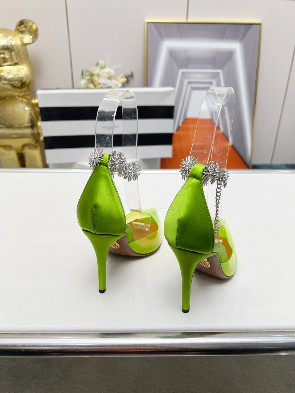 Aquazzura来来菠萝2024/春夏新品凉鞋满满的钻超闪精致女人必备款太性感了吧！超级显气质的一款简