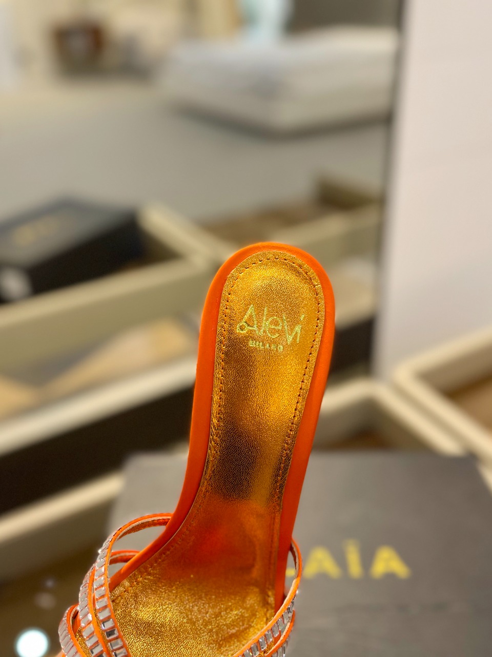 AleviMlano阿列维姆拉诺AleviMilanoSally高跟走秀半拖一个享有盛誉的奢侈鞋品牌由两