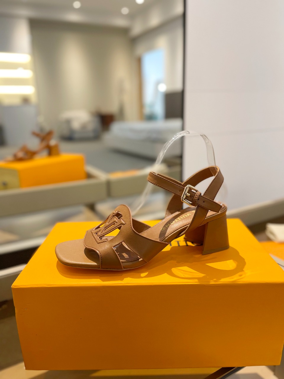 Louis Vuitton Schoenen Sandalen Koeienhuid Geitenhuid Schapenvacht