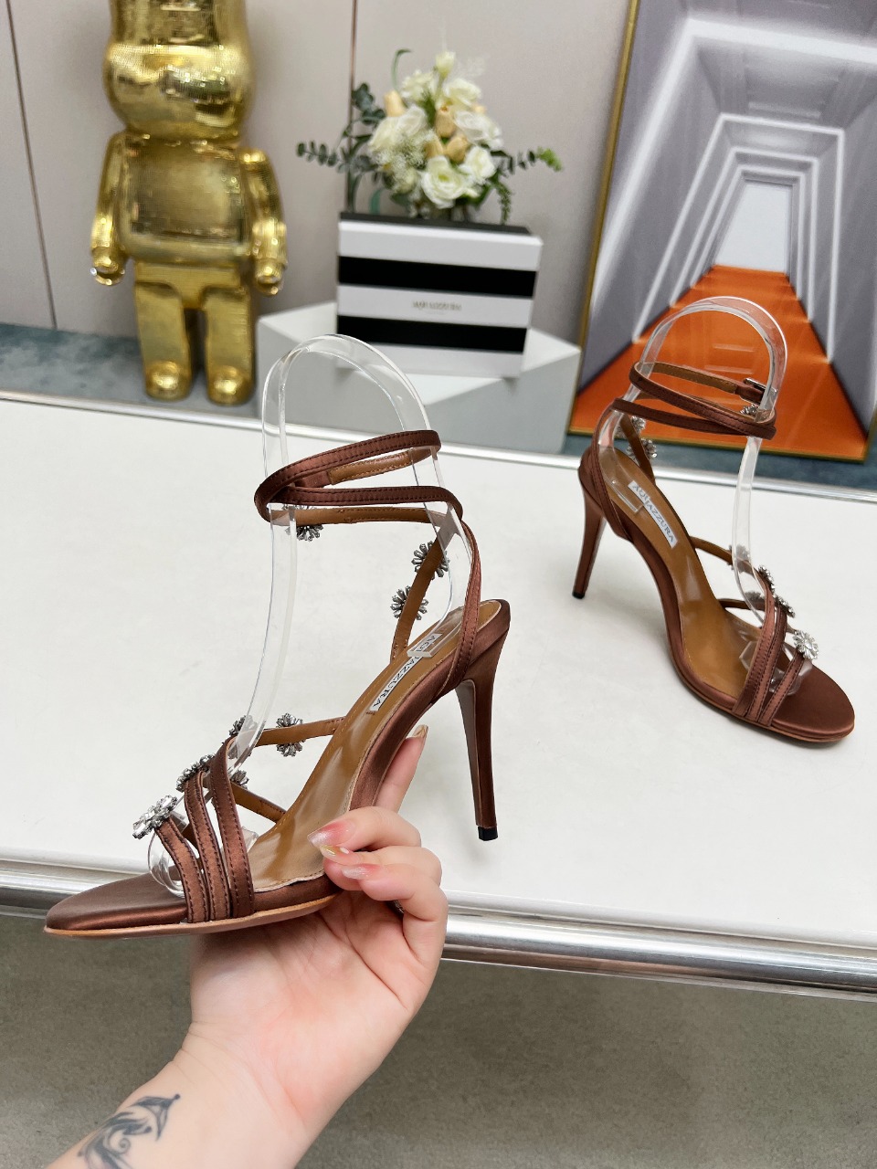 Aquazzura2024古埃及王主水钻高跟鞋名暖气质异域风情度假风有着自由又高贵的灵魂拥有独特魅力点燃