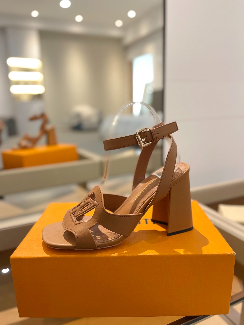 Louis Vuitton Schoenen Sandalen Koeienhuid Geitenhuid Schapenvacht