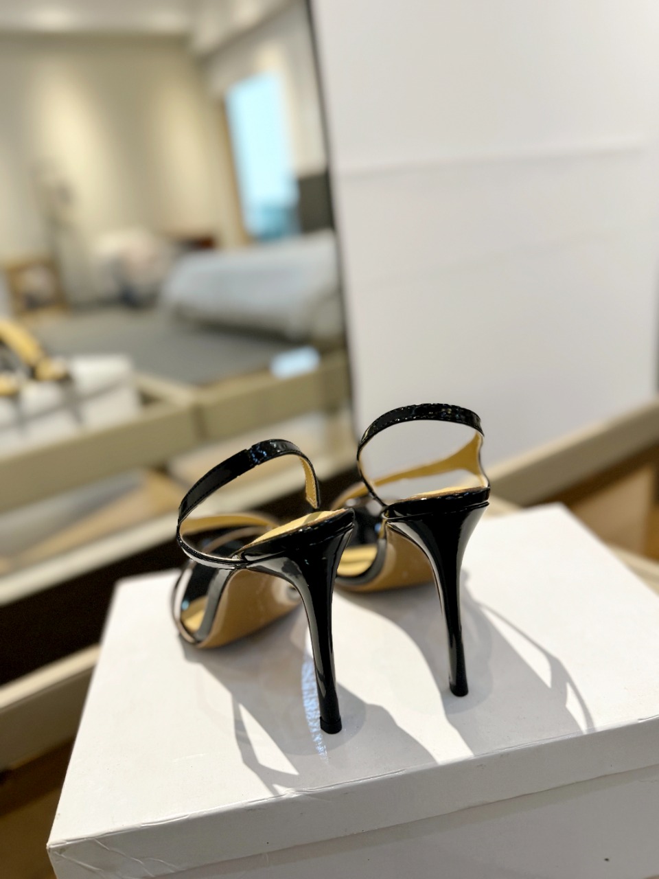 （半拖系）
吉安维托·罗西 (Gianvito Rossi) 
官网最新发布
原版拆解11完美复刻，
跟