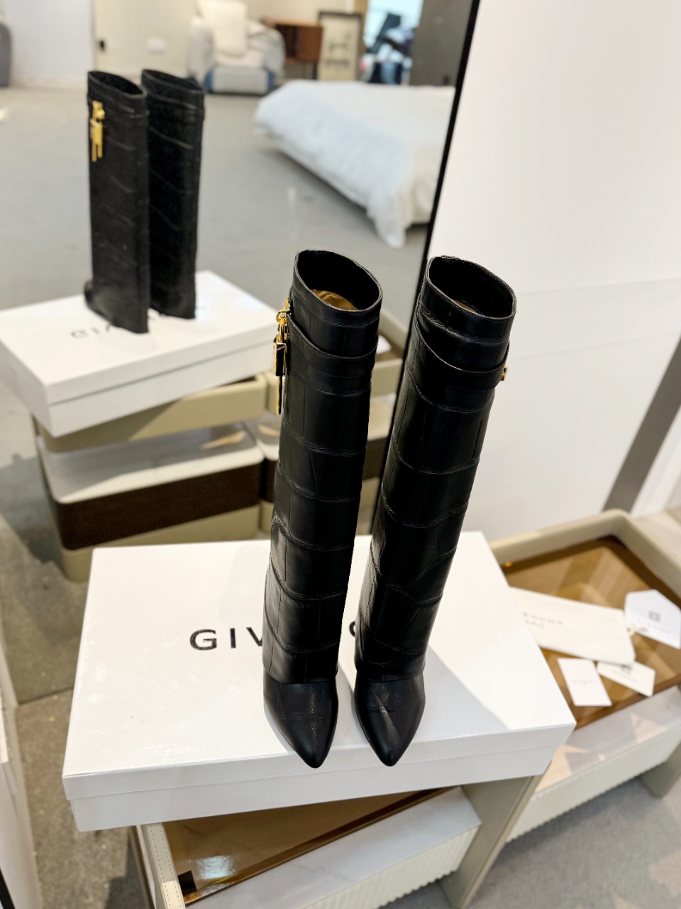 专柜正品级定制版本GIVENCHY/新款高跟长靴市面最高版本纪梵希锁扣风靡整个时尚圈️原版开发鞋型超级正