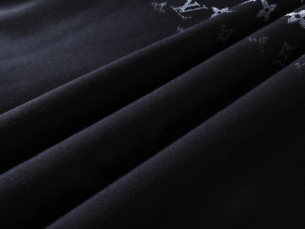Louis Vuitton 2023SS Monogram T-shirts: Stylish, High-End Collar Chains, Unisex, Original Design. - 图片 7