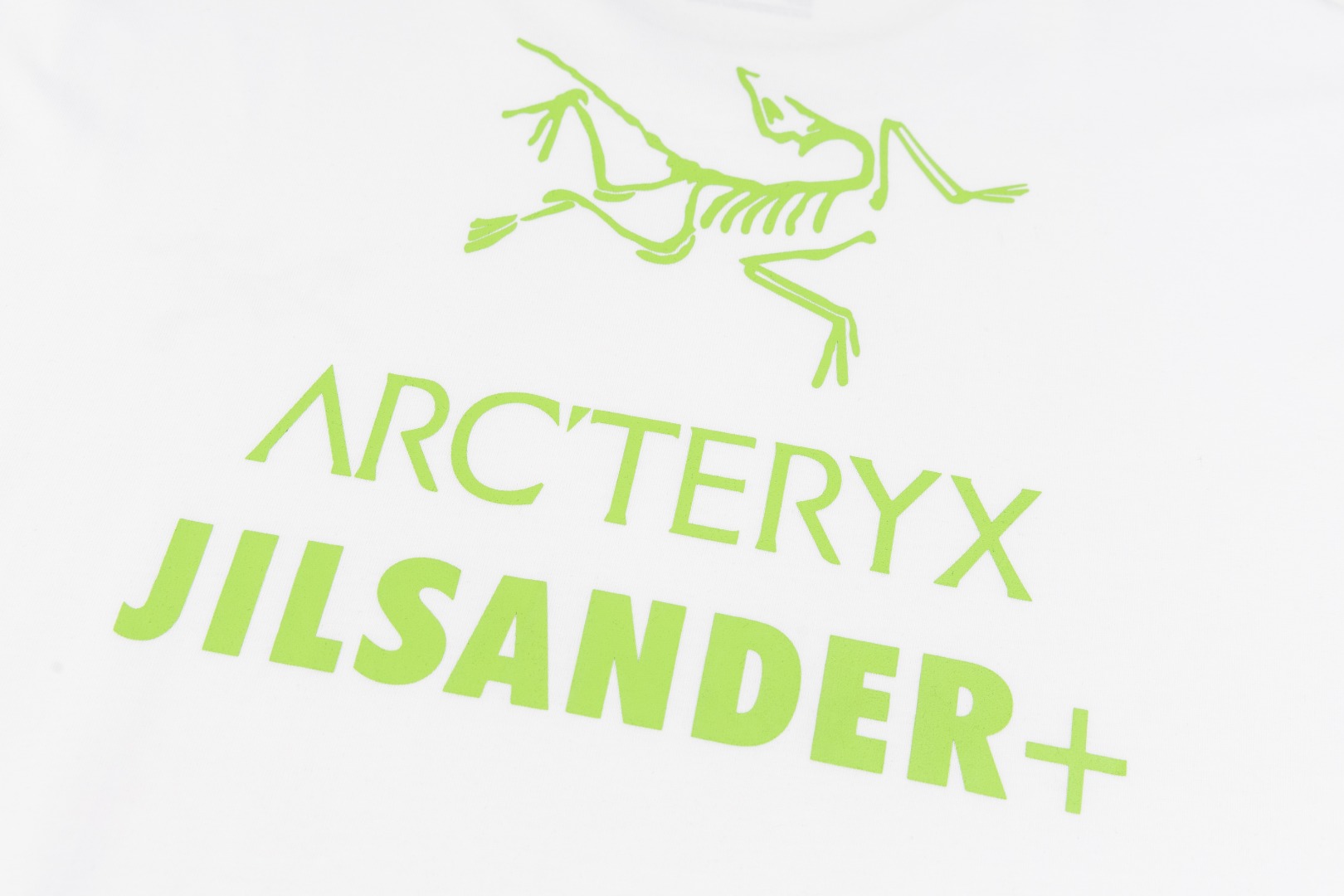 上新 P70
Arc Teryx  始祖鸟
2024ss短袖T恤  小鸟字母LOGO印花短袖
高端32s双纱280克面料
重磅面料 定制拉架罗纹同缸同染 三标齐全 男女同款 
尺码： S M L XL