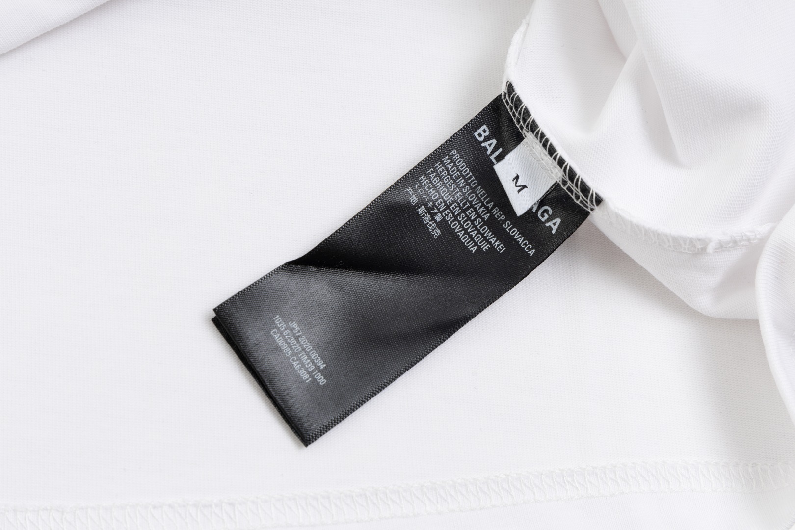 上新  P75 高品质 BAL 巴黎世家 24ss 可乐黑胶短袖，纯棉柔软面料，对色定染面料，超精细平网印花工艺，潮流感十足，定染纯棉面料，OS版型，三标齐全，男女同款。码数XS S M L