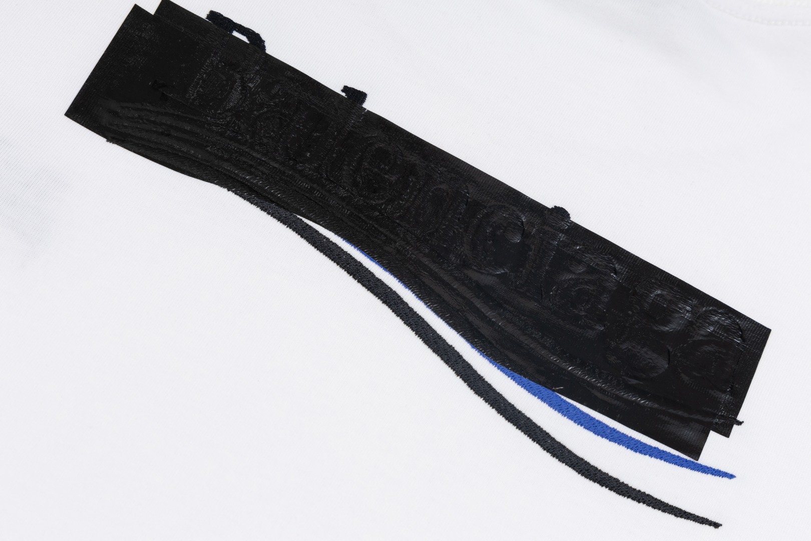 上新  P75 高品质 BAL 巴黎世家 24ss 可乐黑胶短袖，纯棉柔软面料，对色定染面料，超精细平网印花工艺，潮流感十足，定染纯棉面料，OS版型，三标齐全，男女同款。码数XS S M L