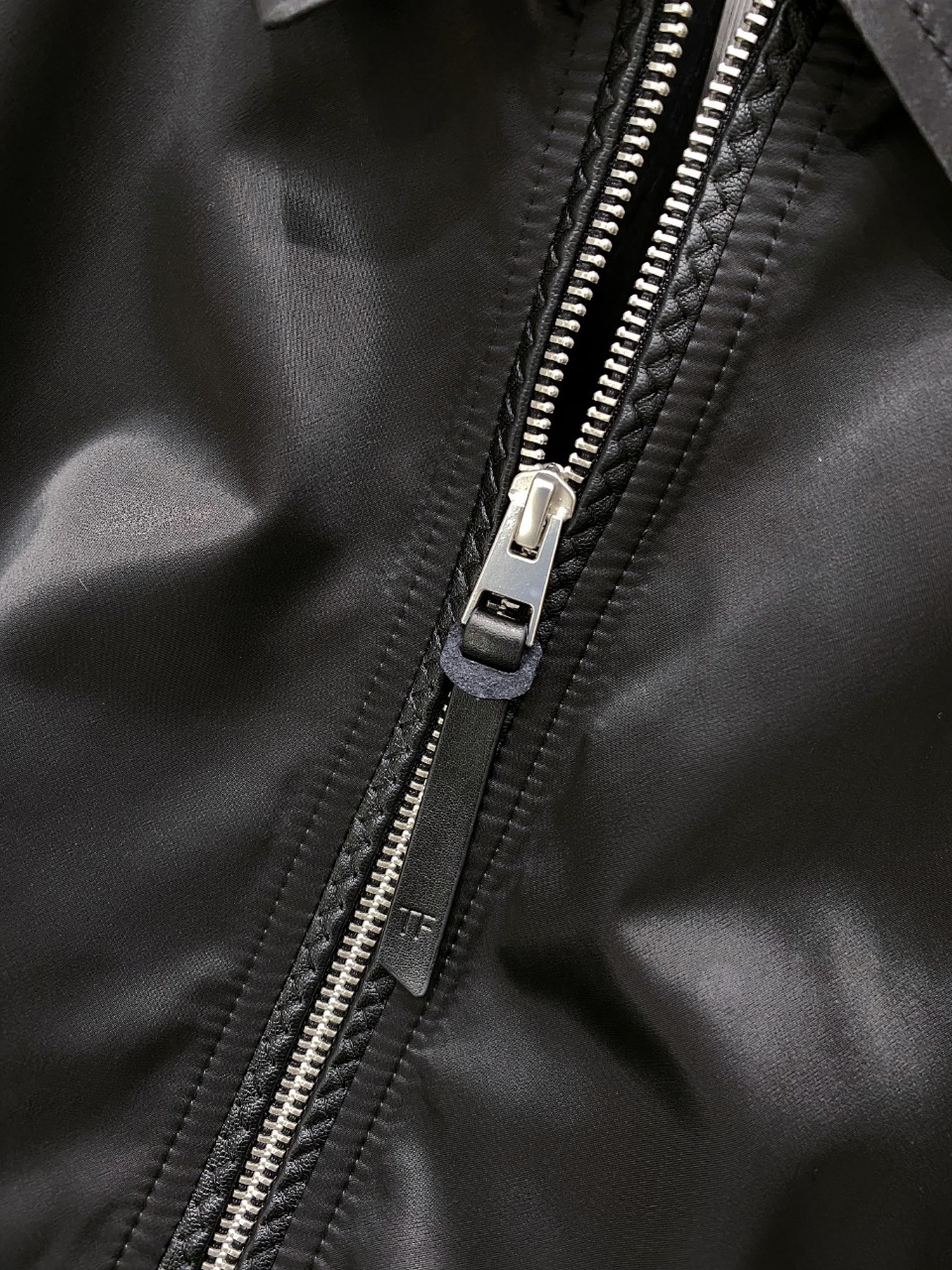 新款TF立领夹克外套穿搭随意切换风格简单又时髦！高端定制复合布面料手感比以往做的要柔软的多舒适度高原厂五