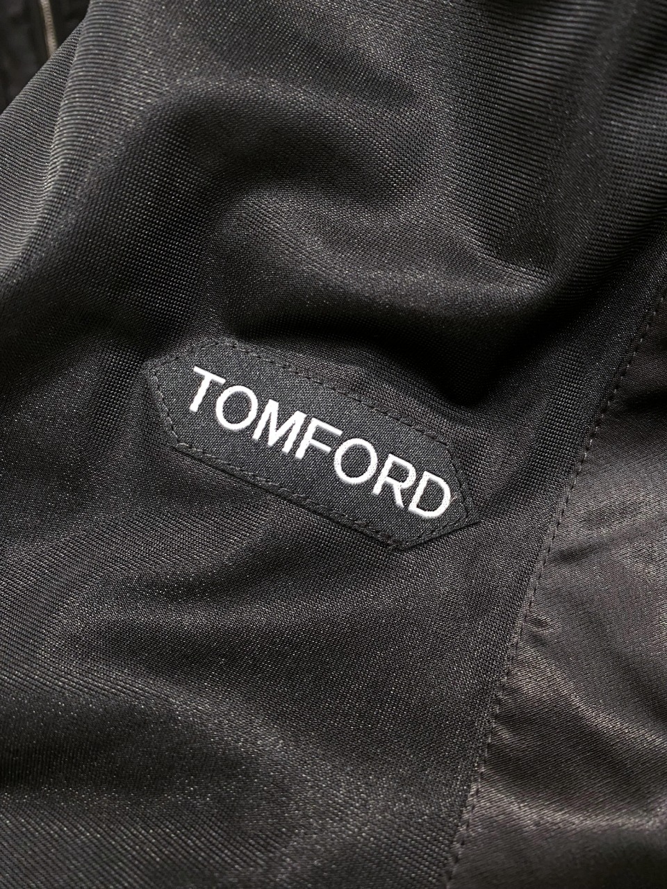 TF2024新款时尚休闲夹克外套版型高端的时尚美学设计结合立体裁剪的版型使穿着更具舒适性和观赏性面料采用