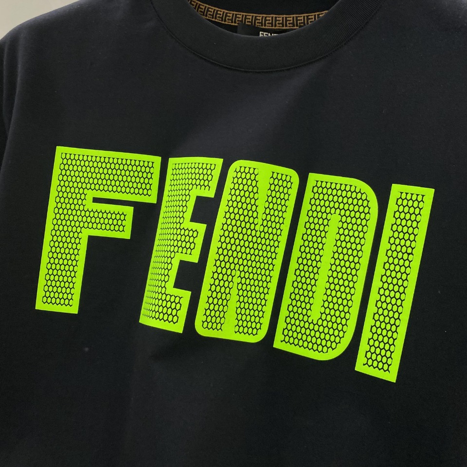 Fend*24/ss春夏新款棉质圆领短袖T恤胸前荧光绿大标识优质纯棉面料定制标准版型黑白两色男女同款码数