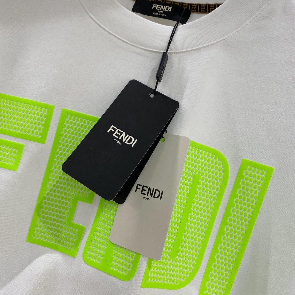 Fend*24/ss春夏新款棉质圆领短袖T恤胸前荧光绿大标识优质纯棉面料定制标准版型黑白两色男女同款码数