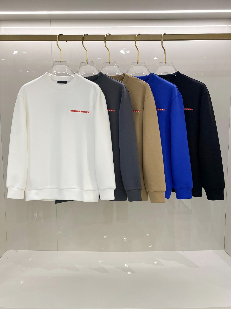 NO:952460,Prada's latest 2026 space cotton sweatshirt, exclusively for sale!  Original replica, exclusive design, super craftsmanship!  Extremely luxurious!  The pattern is awesome!  Sizes S-XL,,prada,hoodie,sweatshirts,19860909普拉达 2026最新款太空棉卫衣,独家发售！原版复刻,独家设计,超强工艺！极其奢华！版型超赞！ 尺码 S-XL,,prada,hoodie,sweatshirts,,Men's clothing