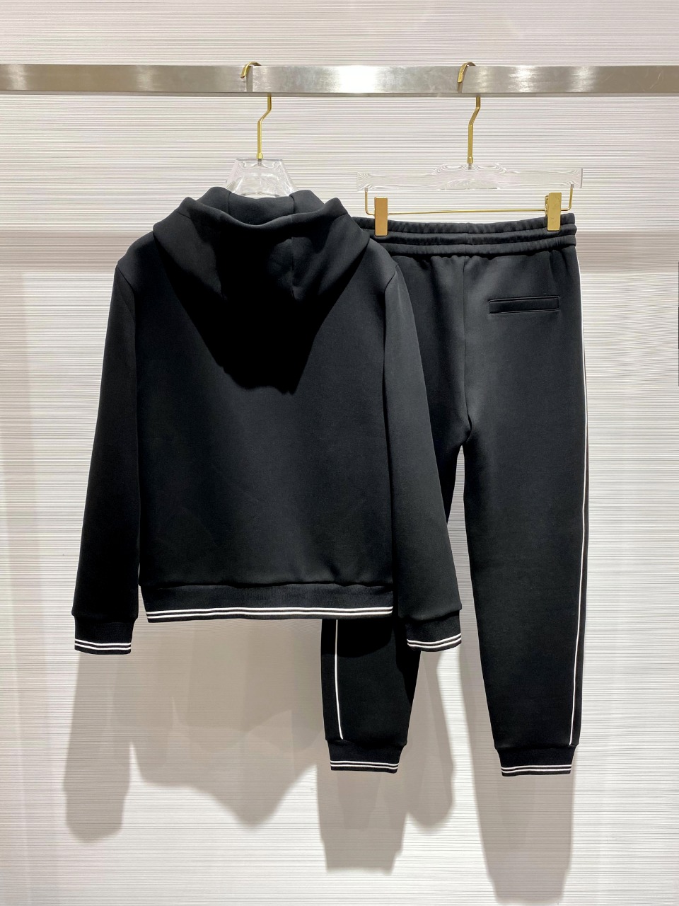 Gucci Men's Fall/Winter Casual Set - Breathable, Comfortable, and Stylish 3 o 1i684g6hq1bp41c3uv5optdktg1