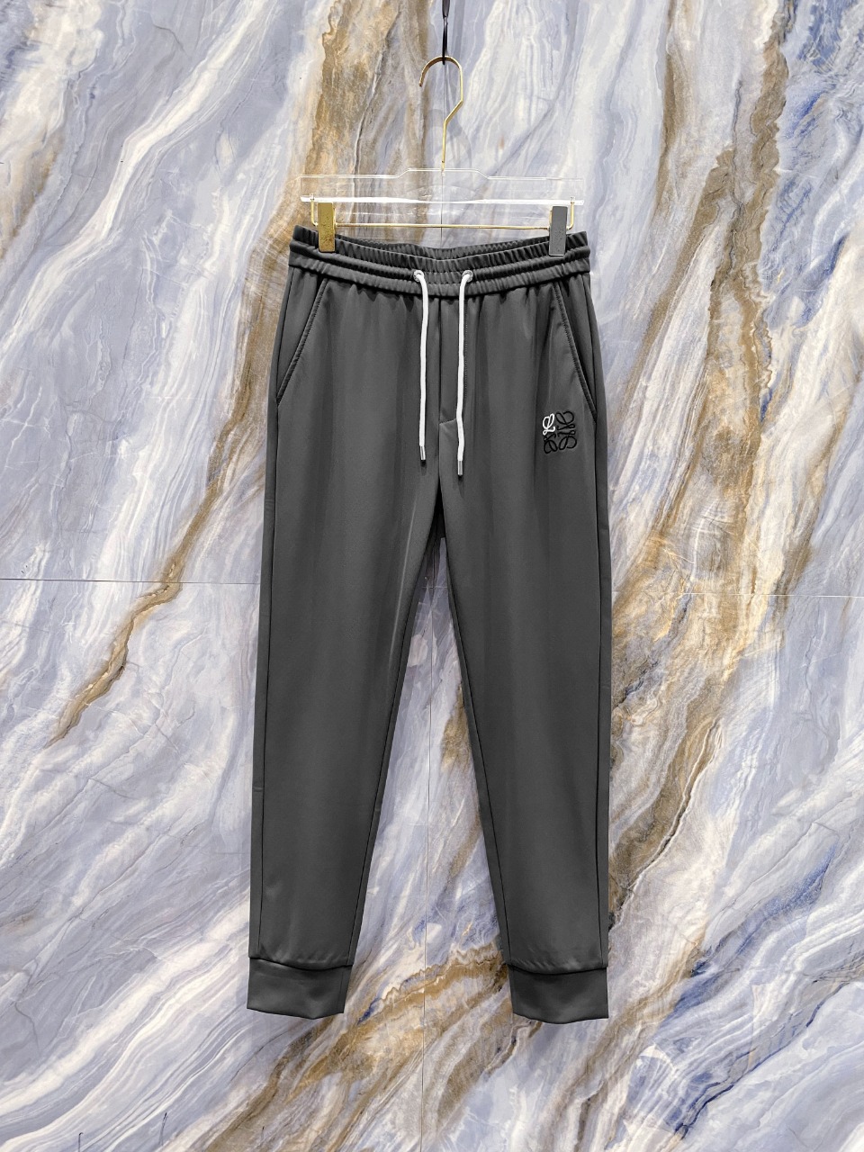 NO:498354,Luo Yiwei's latest casual pants counter with 2025 autumn and winter 1:1 top replica, full quality!  A must-have item for trendy people!  Old Tie who knows the goods quickly starts the size. M-3XL, loewe, alexander wang19860909罗意威 2025秋冬最新休闲裤专柜1:1顶级复刻,全品相！潮人必备单品！懂货的老铁赶紧下手 尺码.M-3XL,,loewe,alexander wang,Men's clothing