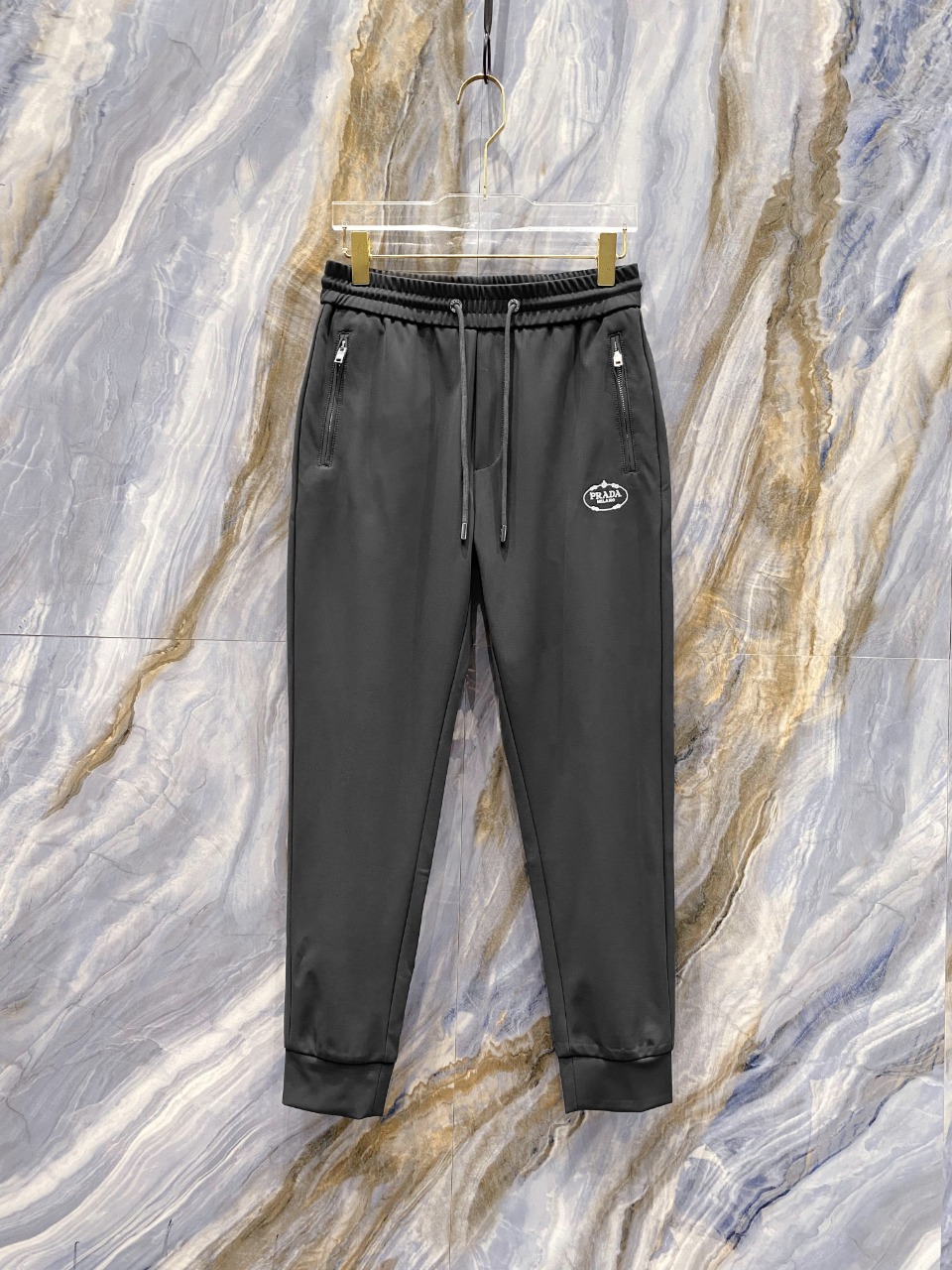 NO:498350,Prada 2025 Autumn and Winter latest casual pants counter 1:1 top replica, full quality!  A must-have item for trendy people!  The old man who knows the goods quickly starts the size. M-3XL, prada, alexander wang19860909普拉达 2025秋冬最新休闲裤专柜1:1顶级复刻,全品相！潮人必备单品！懂货的老铁赶紧下手 尺码.M-3XL,,prada,alexander wang,Men's clothing