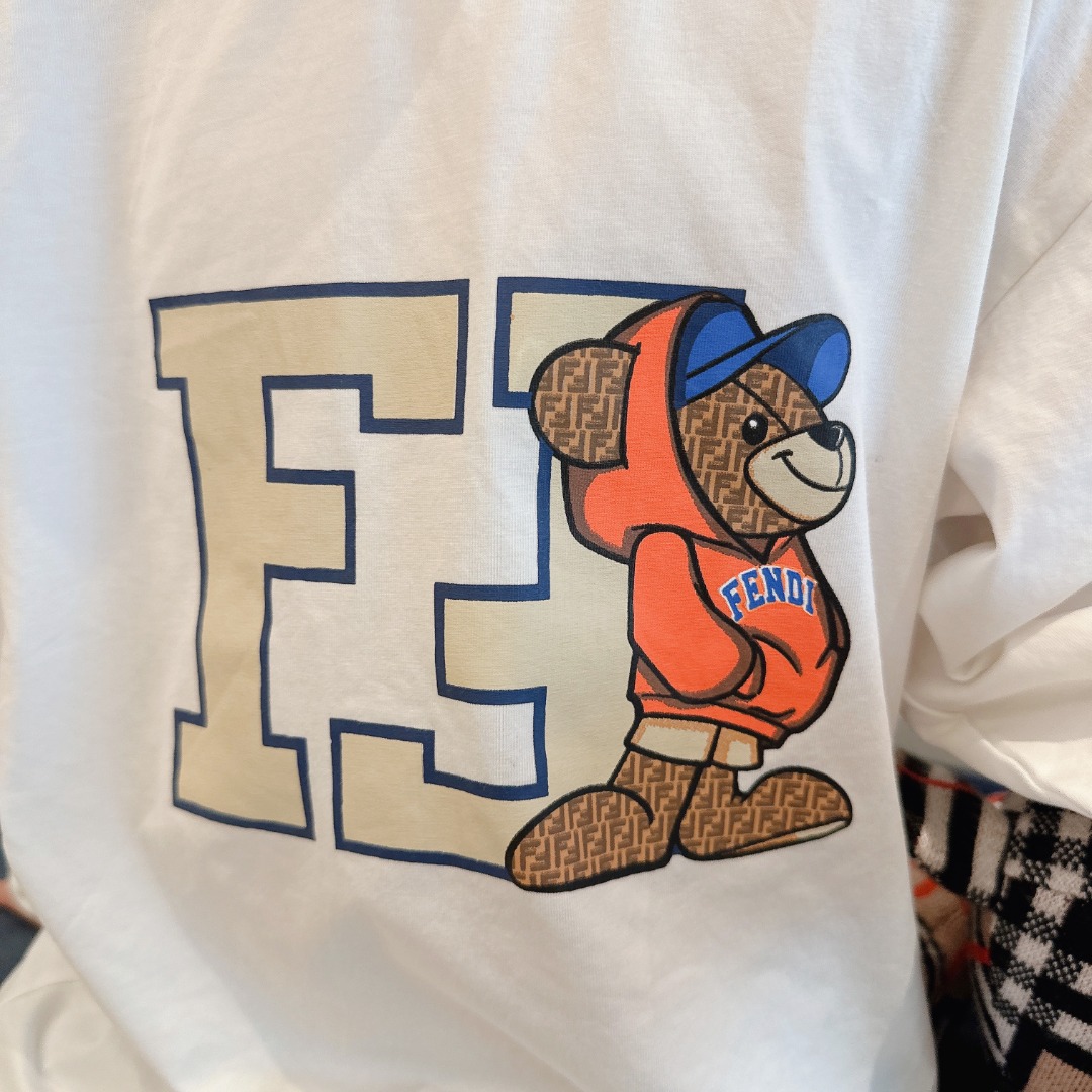 Stylish Bear Doll Long Sleeve: Perfect for Autumn and Winter Layering - 图片 9