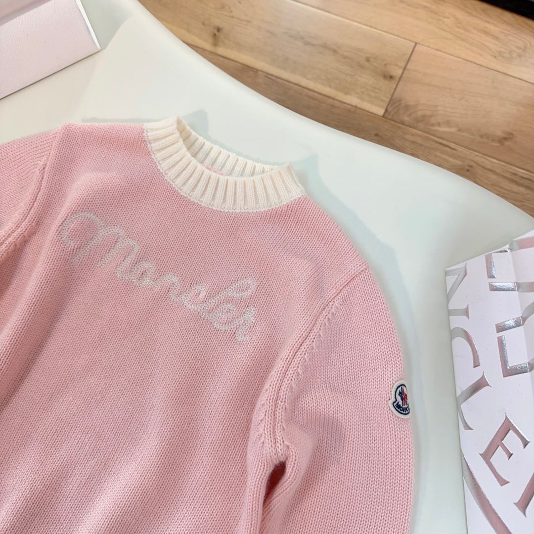 Soft Pink Sweaters with Stylish Embroidery and Wool – Dreamy and Hierarchical Fashion Statement - 图片 3