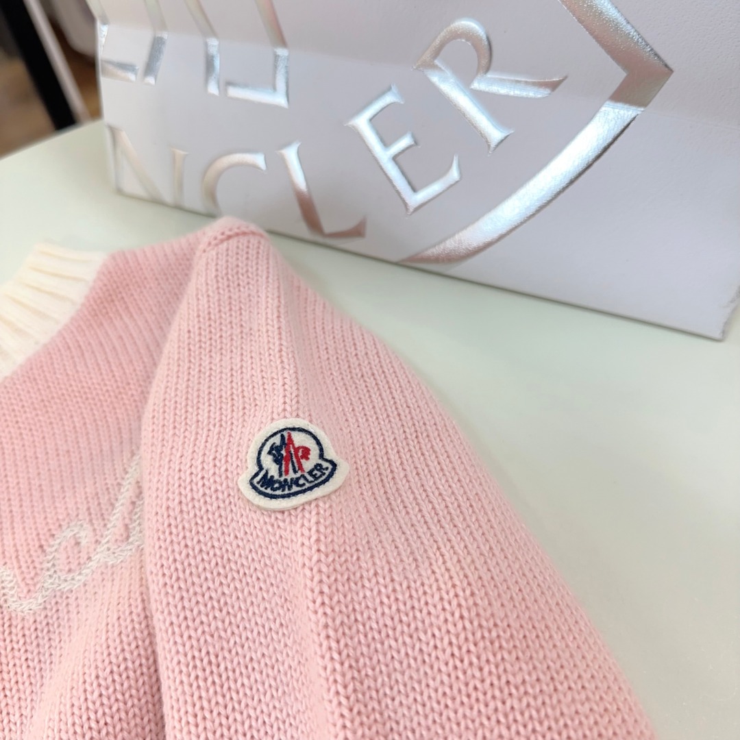 Soft Pink Sweaters with Stylish Embroidery and Wool – Dreamy and Hierarchical Fashion Statement - 图片 4