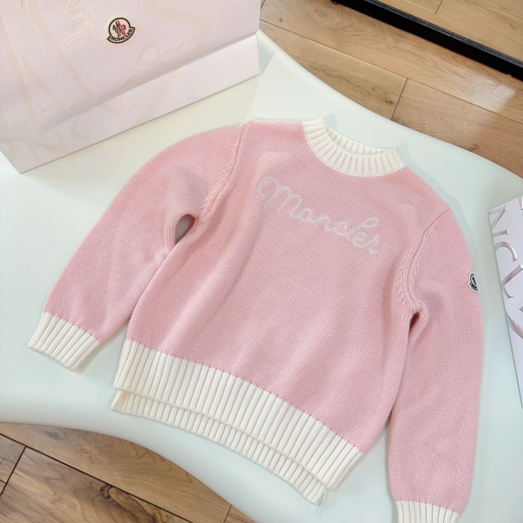 Soft Pink Sweaters with Stylish Embroidery and Wool – Dreamy and Hierarchical Fashion Statement