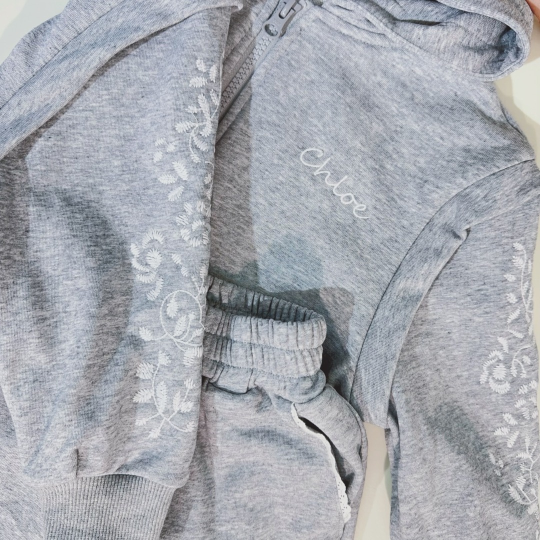 Grey Embroidery Suit with White Flower Detail – Comfortable and Stylish Sports Suit #285 - 图片 5