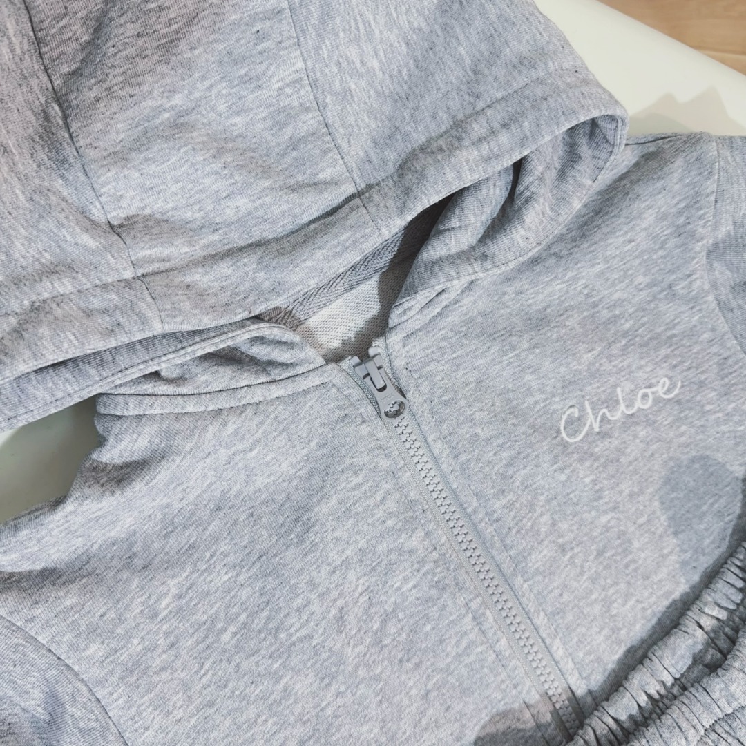 Grey Embroidery Suit with White Flower Detail – Comfortable and Stylish Sports Suit #285 - 图片 4