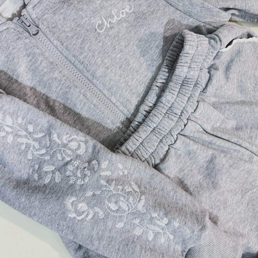 Grey Embroidery Suit with White Flower Detail – Comfortable and Stylish Sports Suit #285 - 图片 6