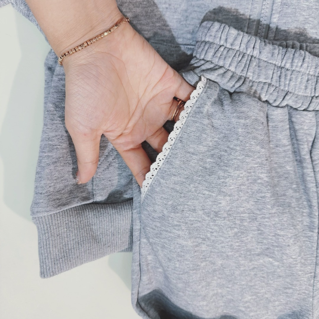 Grey Embroidery Suit with White Flower Detail – Comfortable and Stylish Sports Suit #285 - 图片 8