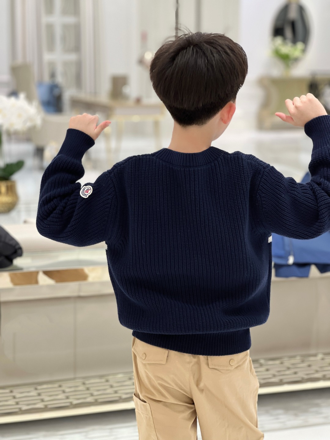 Stylish M Family Logo Embroidered Cotton Sweater for Cozy Autumn Winter - 图片 8