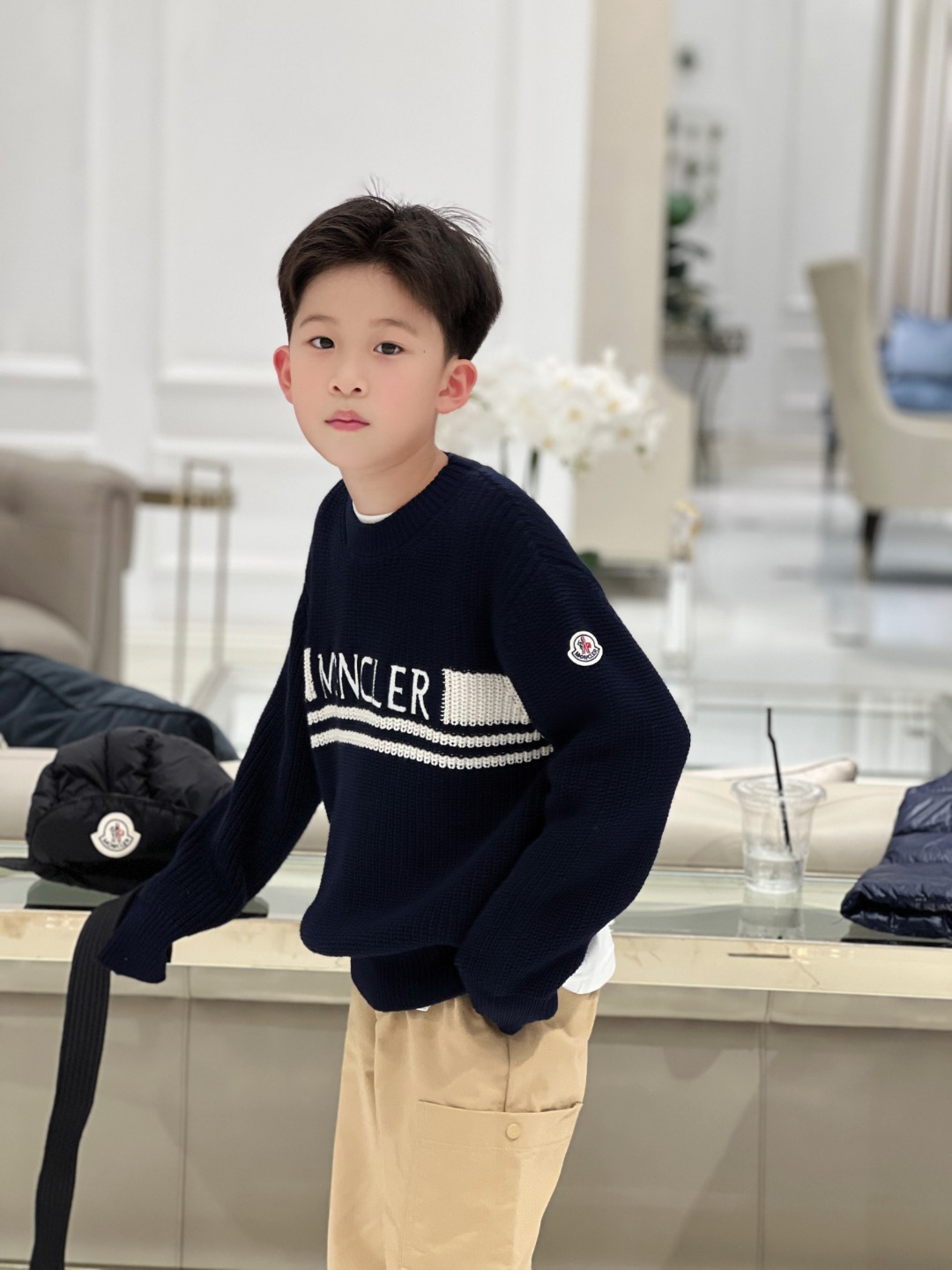 Stylish M Family Logo Embroidered Cotton Sweater for Cozy Autumn Winter - 图片 2