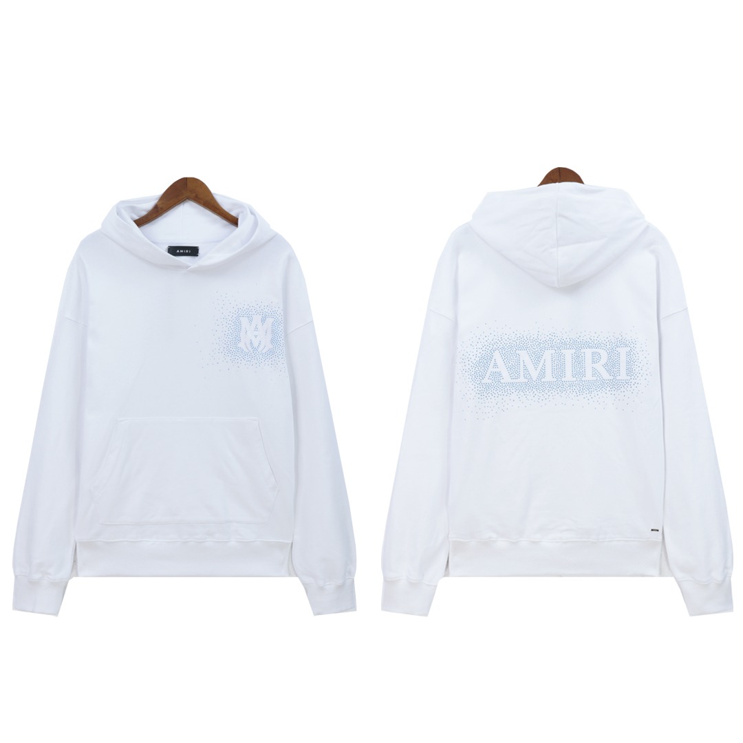 P108   阿米里 Amlrl
面料：360克毛圈洗水卫衣
实拍现货洗水做旧连帽卫衣标准，现在在我们的 INDIGO SKYLINE 胶囊系列中重新构想。这是对日落后照亮洛杉矶的闪闪发光的城市灯光的颂歌。为了庆祝AMIRI工作室的工匠专业知识，定制艺术得到了提升 通过错综复杂的装饰，照亮核心轮廓。这款经典品牌以标志性的 MA 和 AMIRI 标志为特色，以精致细致的水晶爆裂为背景，作为闪闪发光的中心装饰品。手工装饰和精雕细琢
颜色：洗水黑 洗水蓝 白
码数： S M L XL