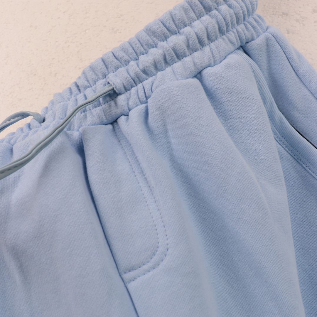 BR 8181 vs. 5873: Sweater Comparison with Embroidery and Logo Details - 图片 9